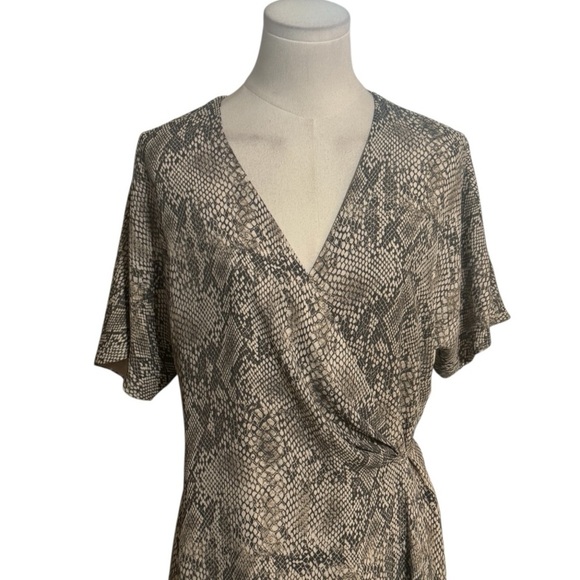Aritzia Babaton Wallace Wrap Dress Snakeskin Animal Print Size M‎ Mini Sundress - Picture 8 of 11